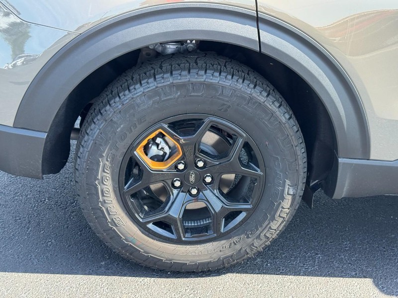 Ford Explorer Vehicle Image 04