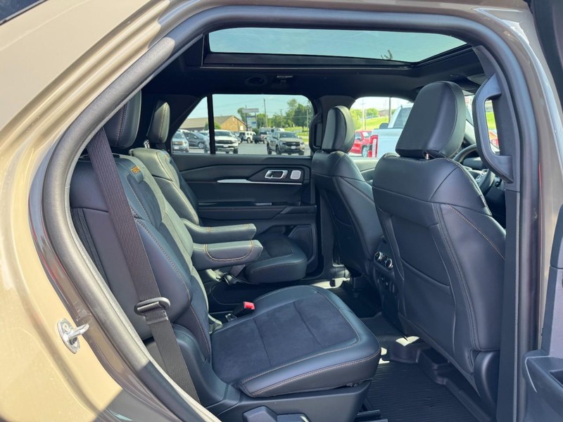 Ford Explorer Vehicle Image 05