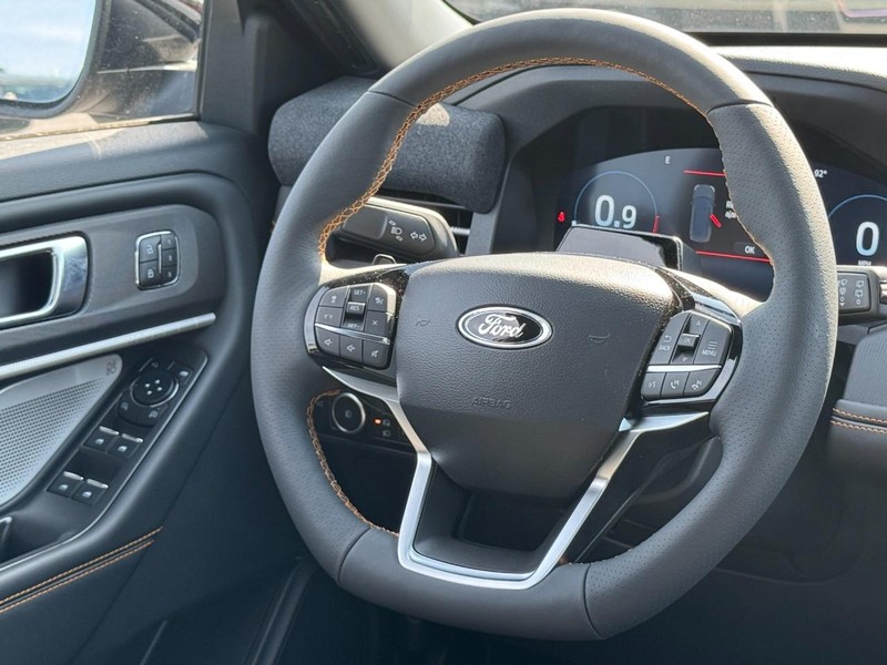 Ford Explorer Vehicle Image 08