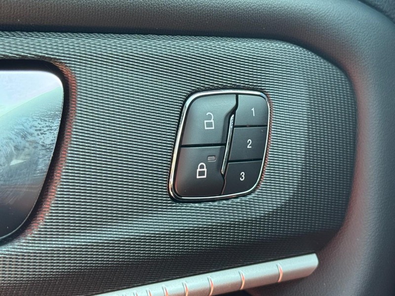 Ford Explorer Vehicle Image 11