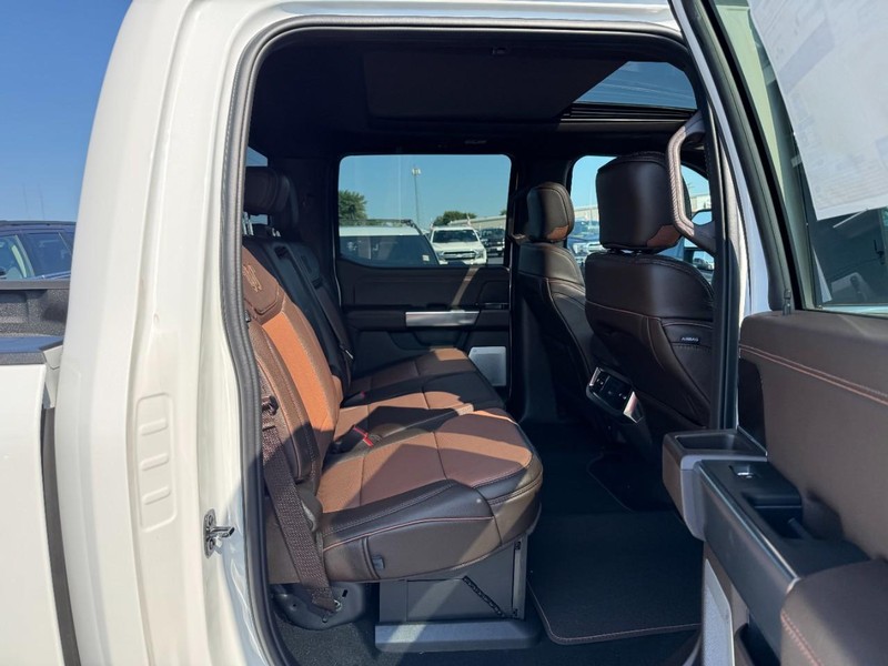 Ford Super Duty F-350 SRW Vehicle Image 05