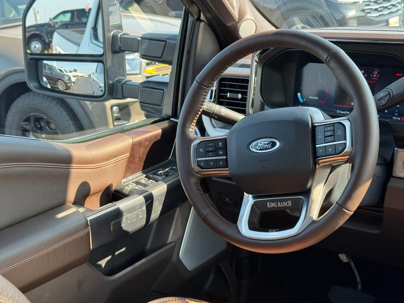 Ford Super Duty F-350 SRW Vehicle Image 07