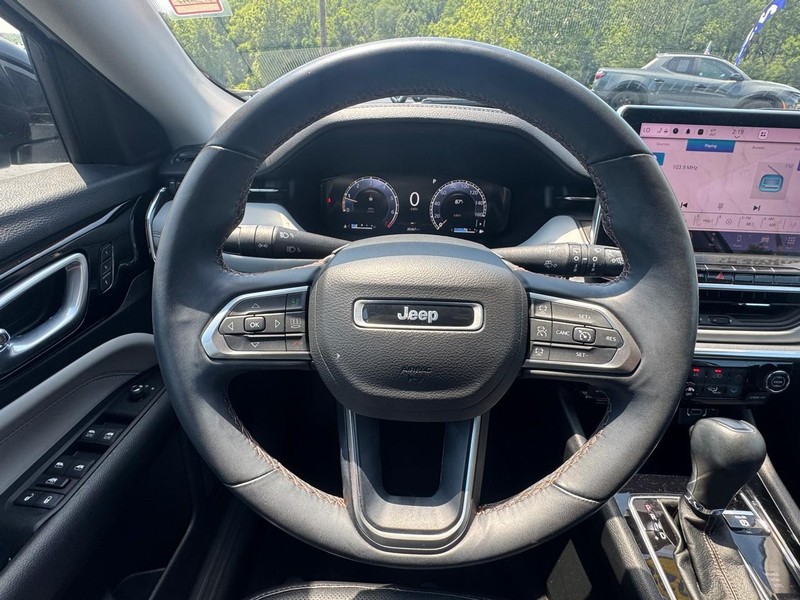 Jeep Compass Vehicle Image 10