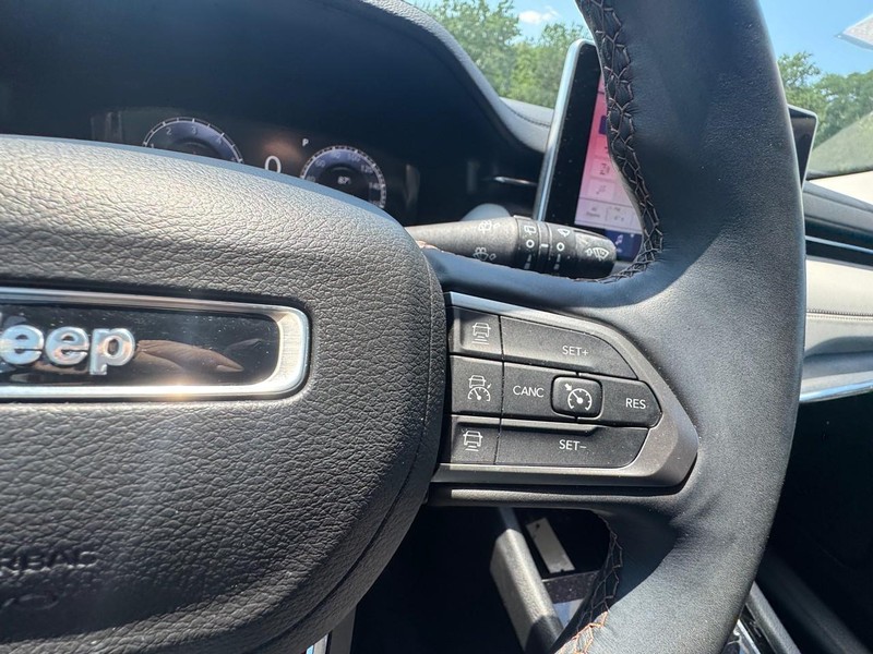 Jeep Compass Vehicle Image 12