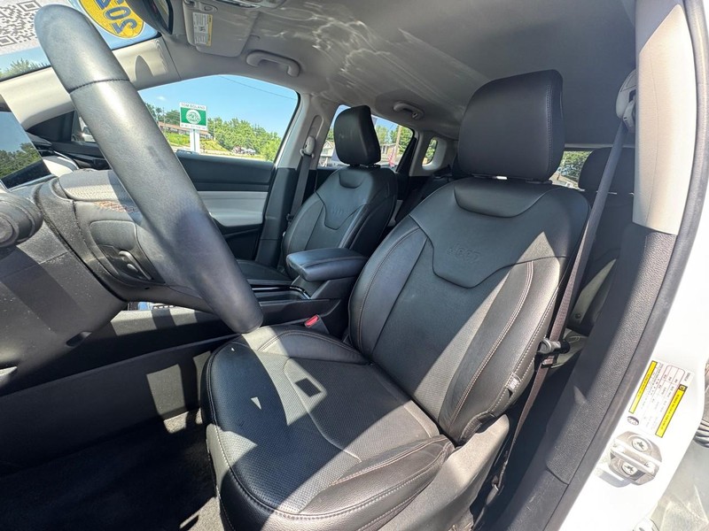 Jeep Compass Vehicle Image 14