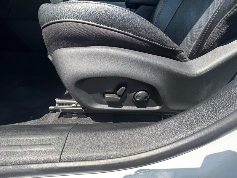 Jeep Compass Vehicle Image 15