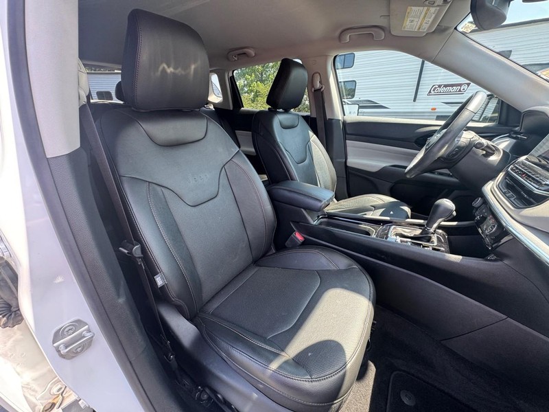 Jeep Compass Vehicle Image 17