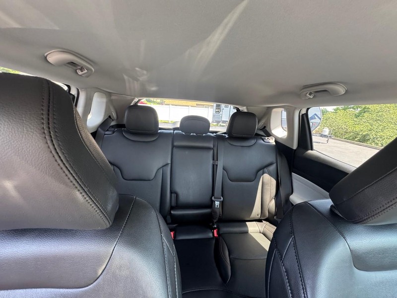 Jeep Compass Vehicle Image 18