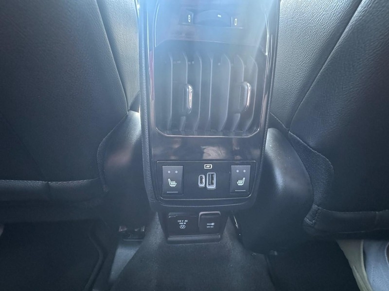 Jeep Compass Vehicle Image 24