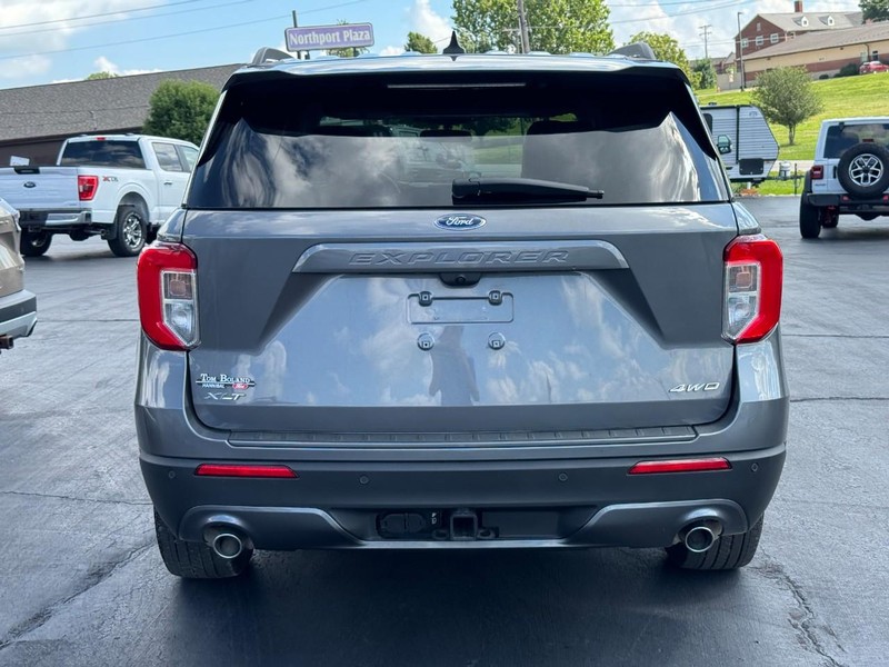 Ford Explorer Vehicle Full-screen Gallery Image 04