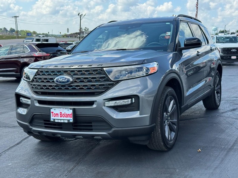 Ford Explorer Vehicle Full-screen Gallery Image 08