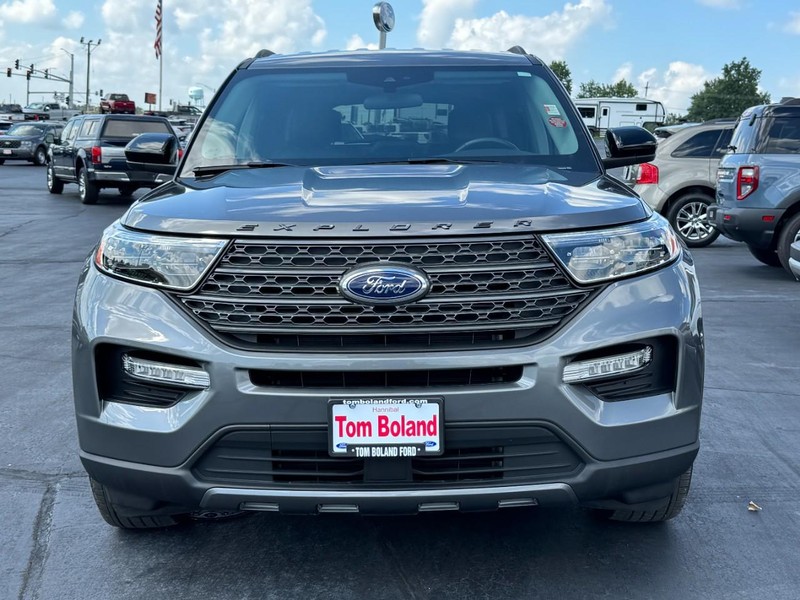 Ford Explorer Vehicle Full-screen Gallery Image 09