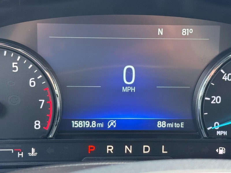 Ford Explorer Vehicle Full-screen Gallery Image 19