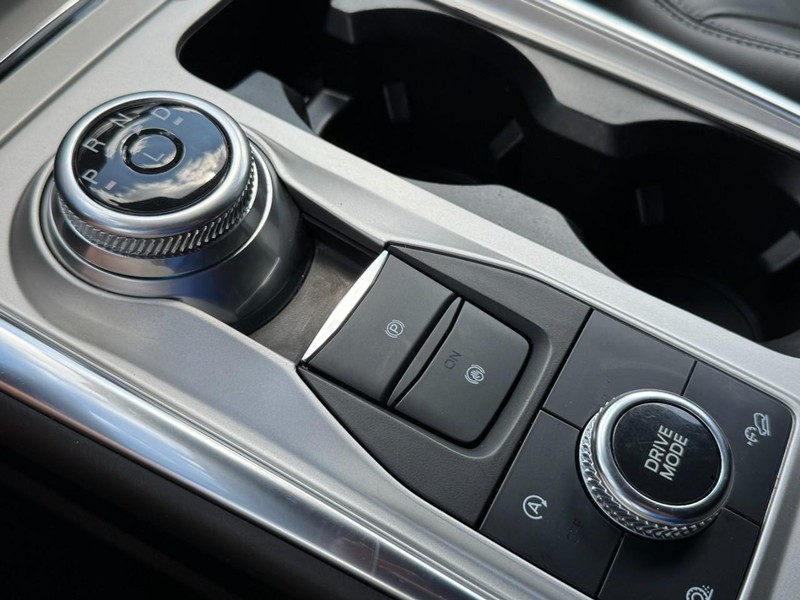 Ford Explorer Vehicle Full-screen Gallery Image 20