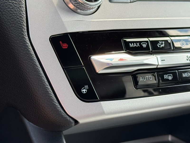 Ford Explorer Vehicle Full-screen Gallery Image 21