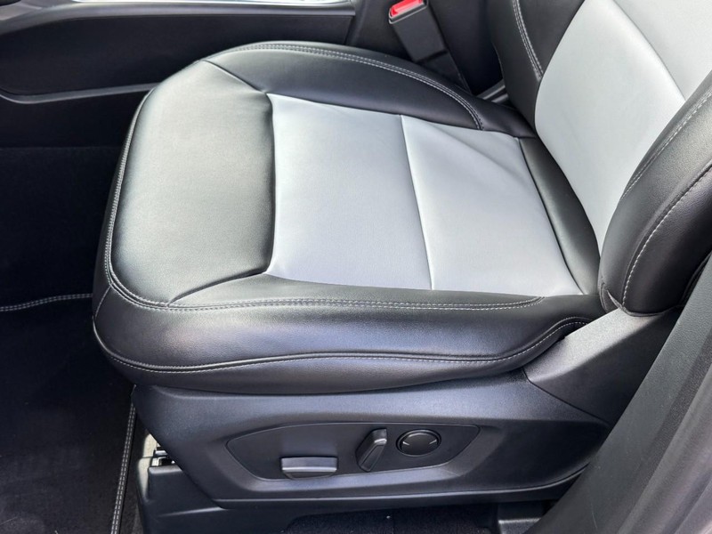 Ford Explorer Vehicle Full-screen Gallery Image 25