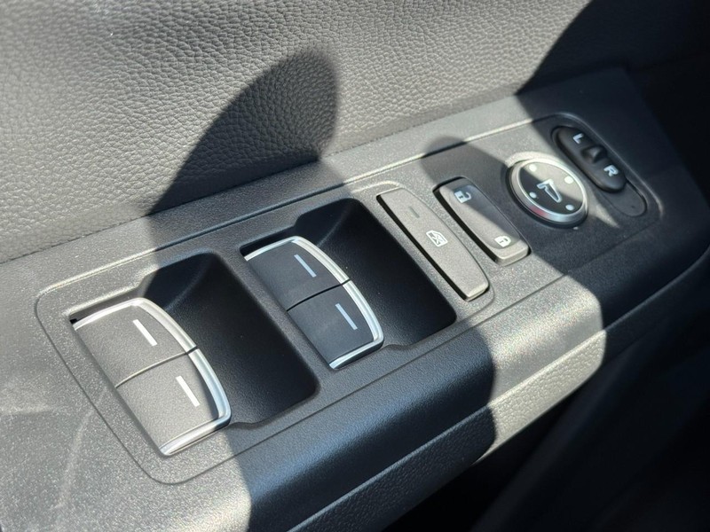 Honda CR-V Vehicle Image 24
