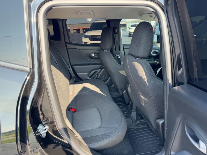 Jeep Renegade Vehicle Image 10