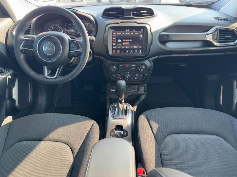 Jeep Renegade Vehicle Image 11