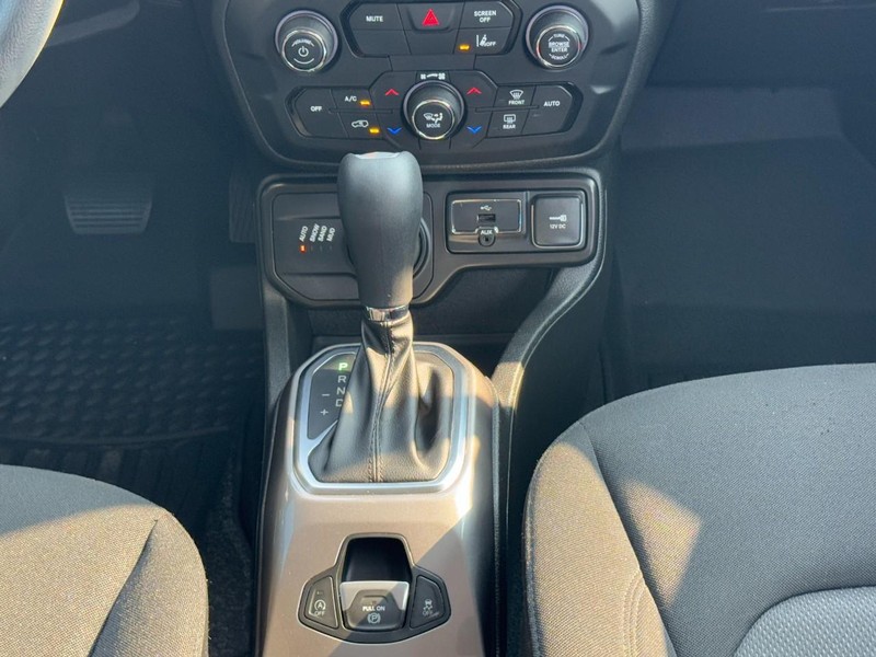 Jeep Renegade Vehicle Image 14