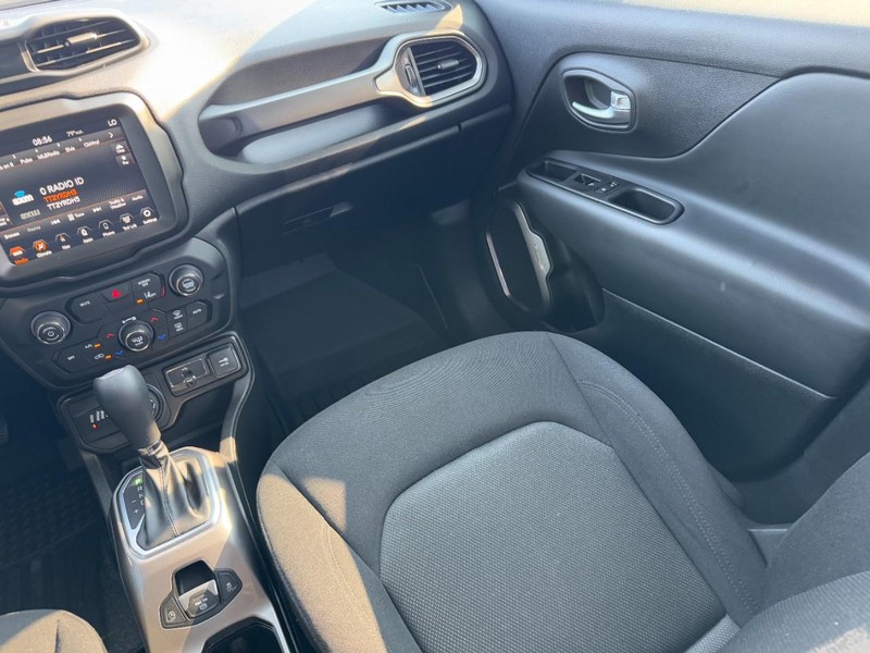 Jeep Renegade Vehicle Image 15
