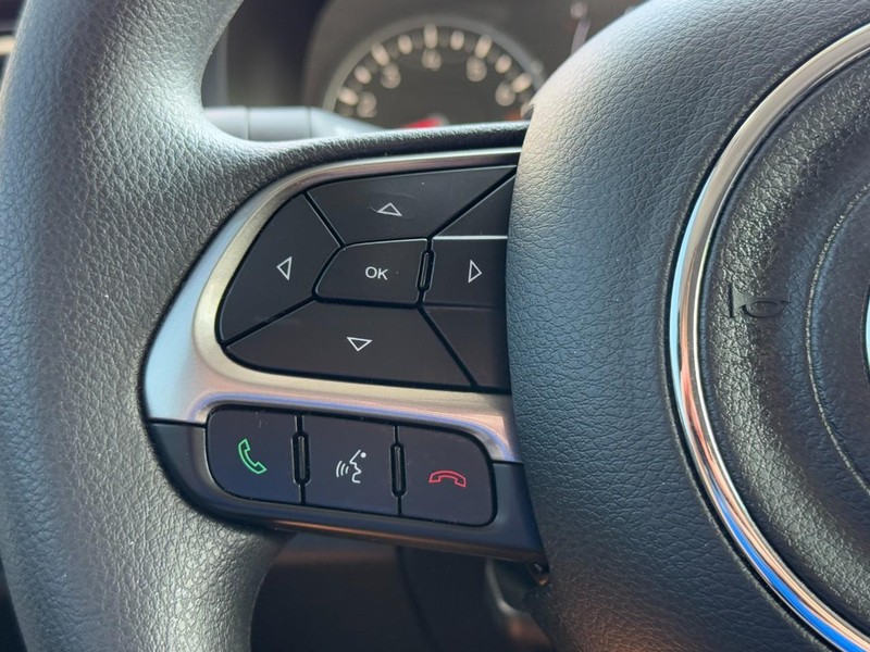 Jeep Renegade Vehicle Image 16