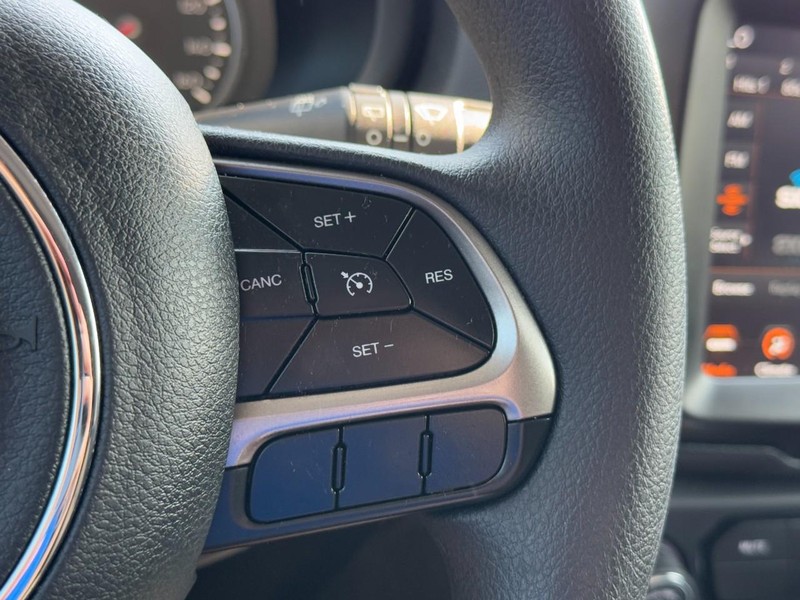 Jeep Renegade Vehicle Image 17