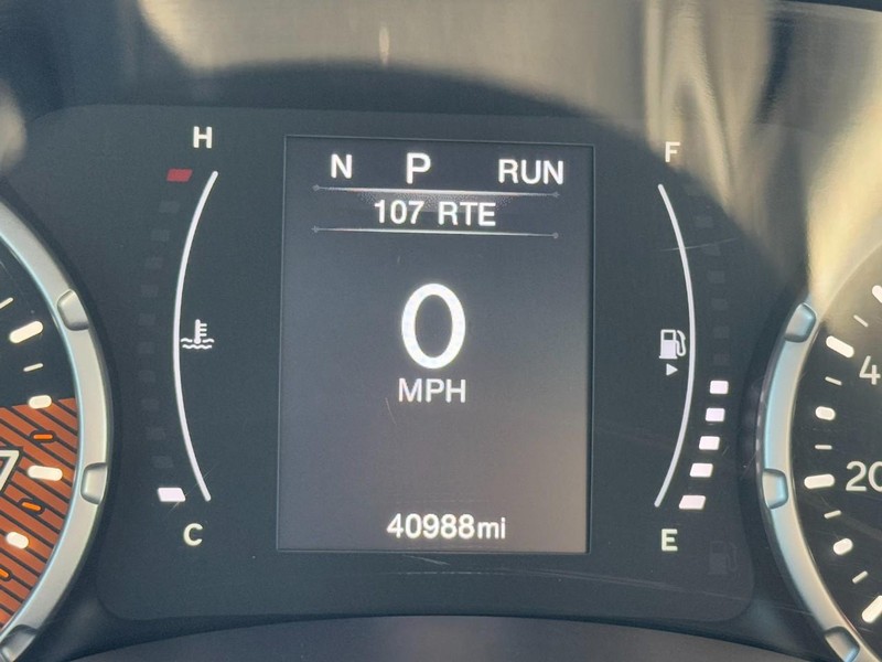 Jeep Renegade Vehicle Image 18
