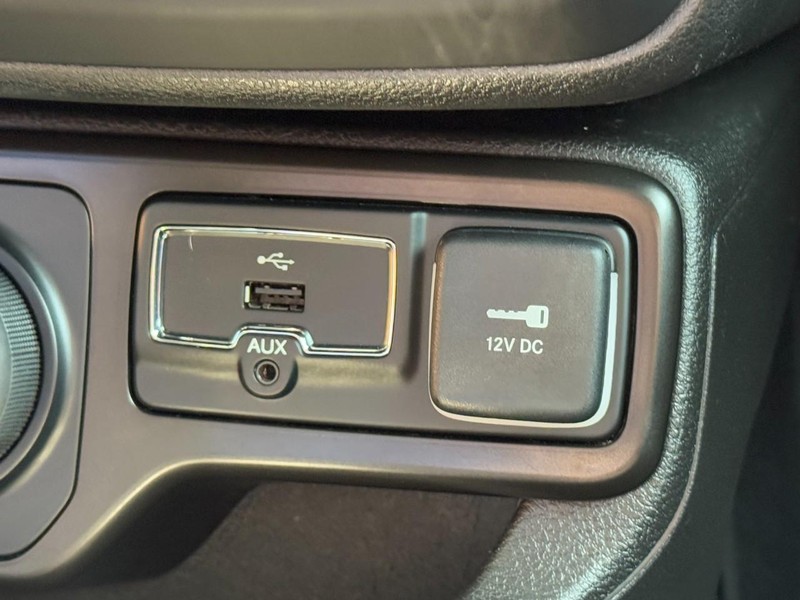 Jeep Renegade Vehicle Image 19