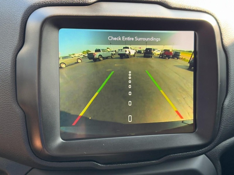 Jeep Renegade Vehicle Image 22