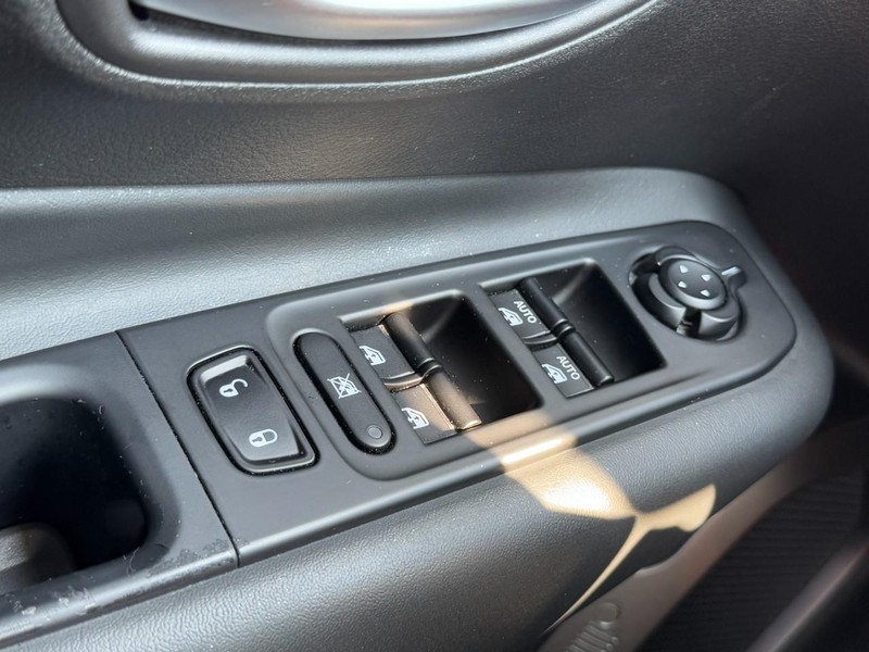 Jeep Renegade Vehicle Image 23