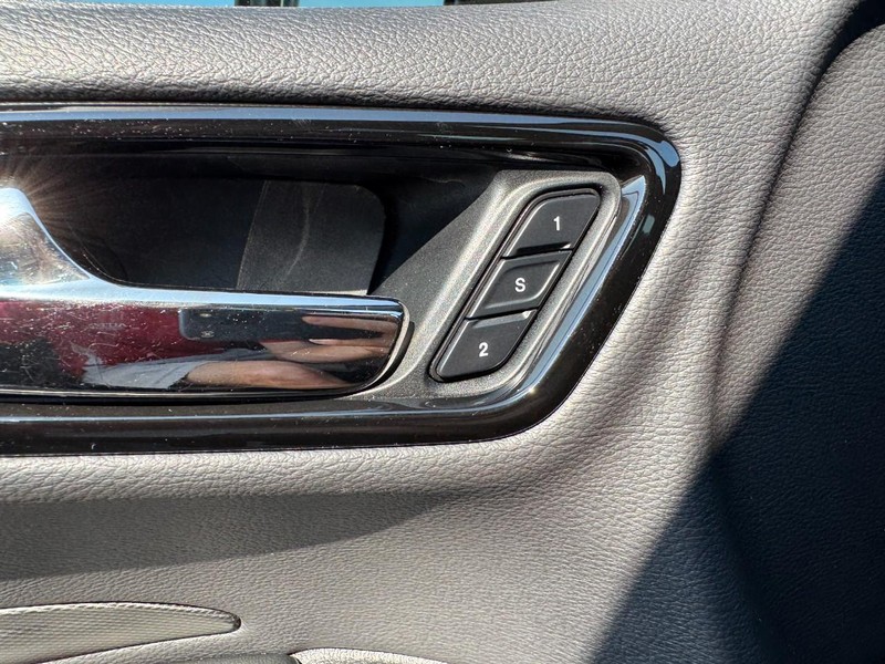 Dodge Durango Vehicle Full-screen Gallery Image 17
