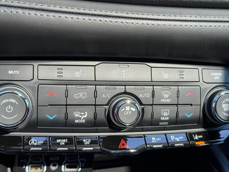 Dodge Durango Vehicle Full-screen Gallery Image 21