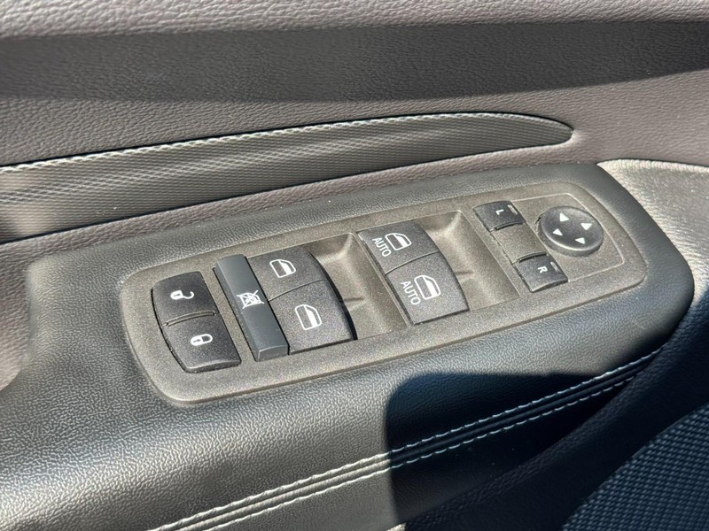 Dodge Durango Vehicle Full-screen Gallery Image 25