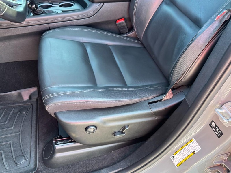 Dodge Durango Vehicle Full-screen Gallery Image 26