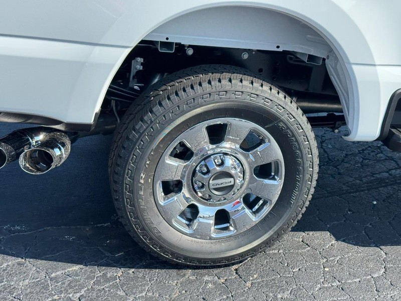 Ford Super Duty F-250 SRW Vehicle Image 04
