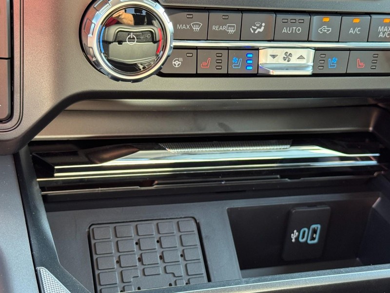 Ford Super Duty F-250 SRW Vehicle Image 13