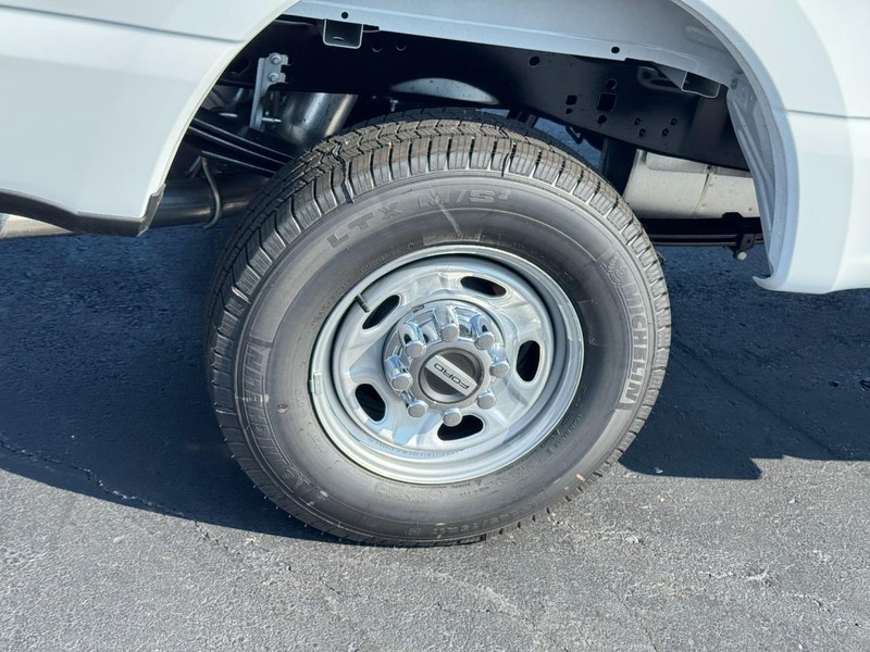 Ford Super Duty F-250 SRW Vehicle Image 04