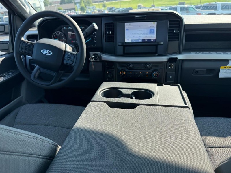Ford Super Duty F-250 SRW Vehicle Image 06
