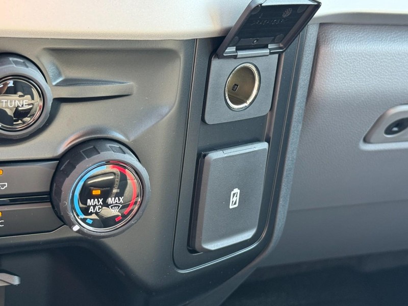 Ford Super Duty F-250 SRW Vehicle Image 13