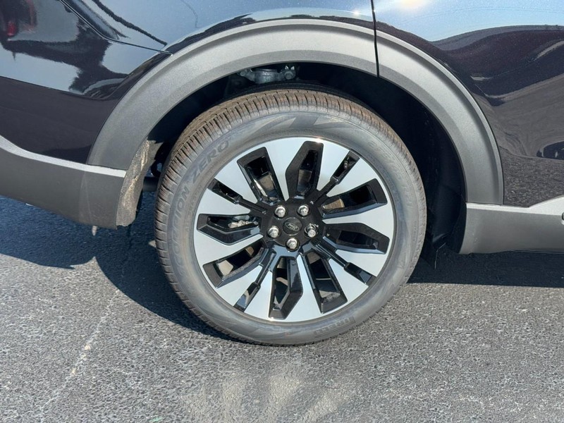 Ford Explorer Vehicle Image 04