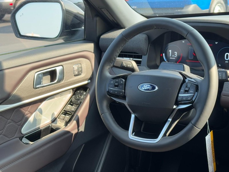 Ford Explorer Vehicle Image 08
