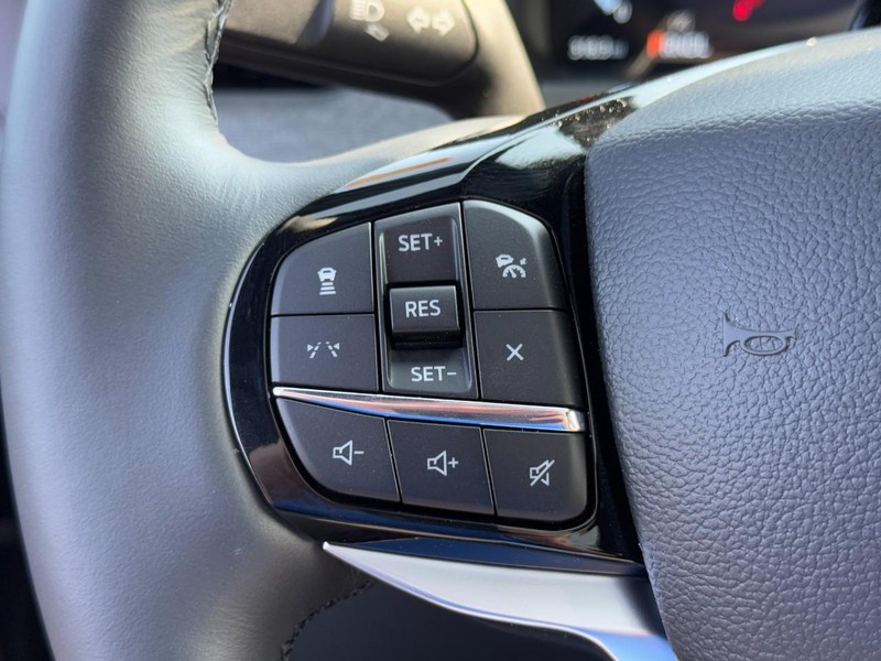 Ford Explorer Vehicle Image 12