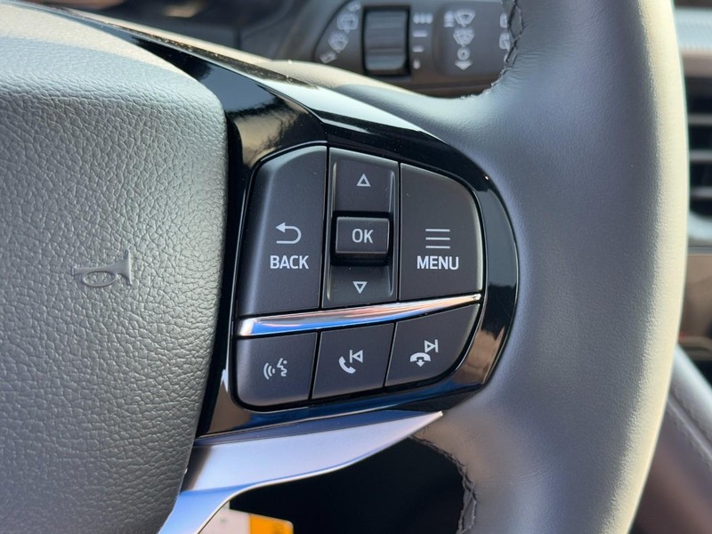 Ford Explorer Vehicle Image 13