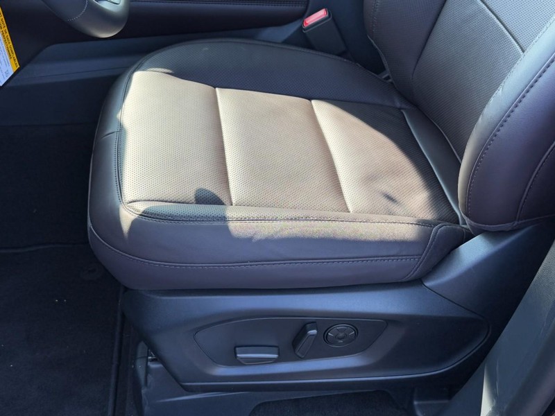 Ford Explorer Vehicle Image 19
