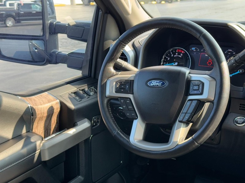 Ford Super Duty F-250 SRW Vehicle Image 12
