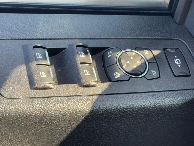 Ford Super Duty F-250 SRW Vehicle Image 24