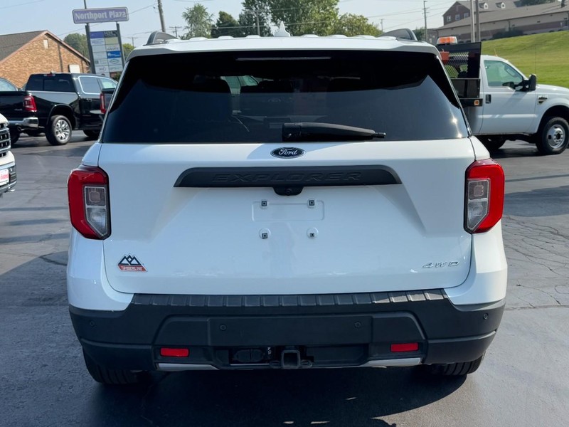 Ford Explorer Vehicle Image 04