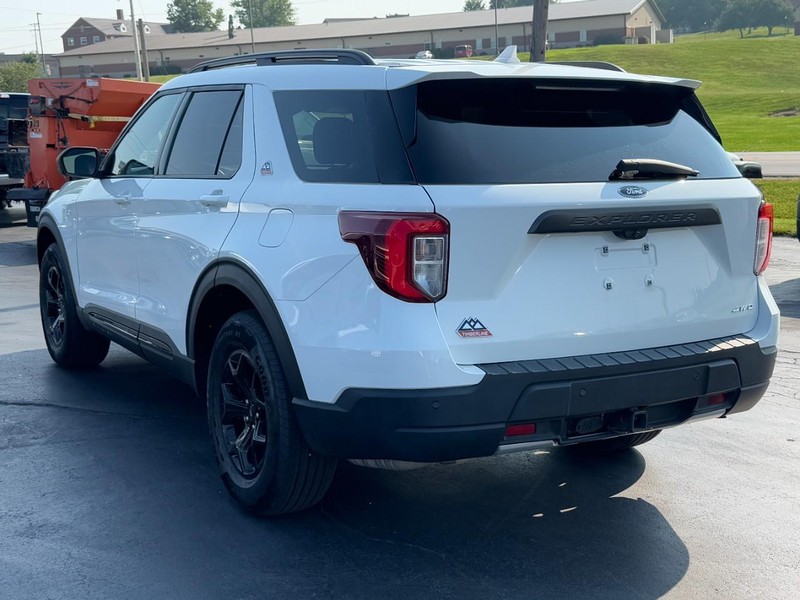 Ford Explorer Vehicle Image 06
