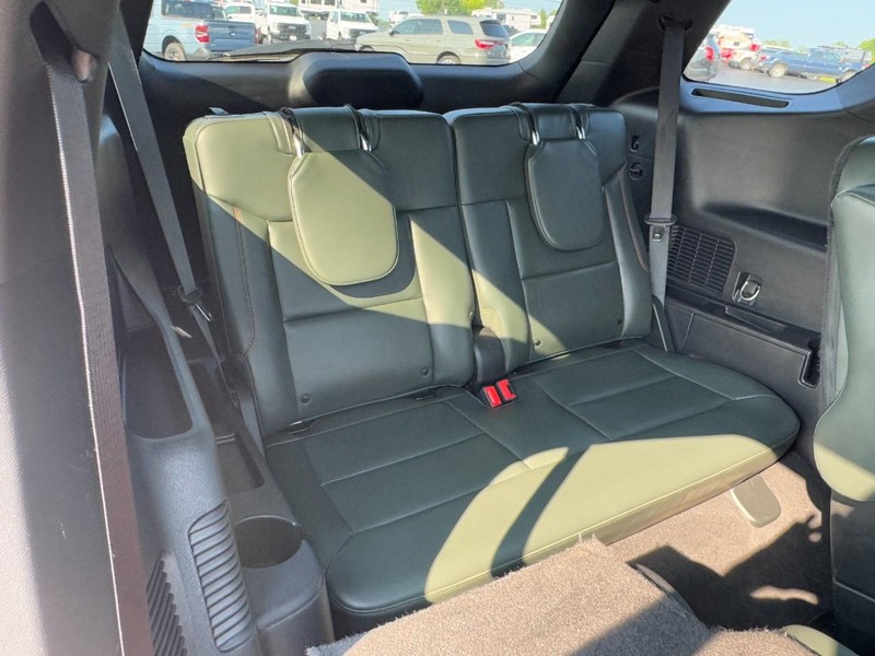 Ford Explorer Vehicle Image 11